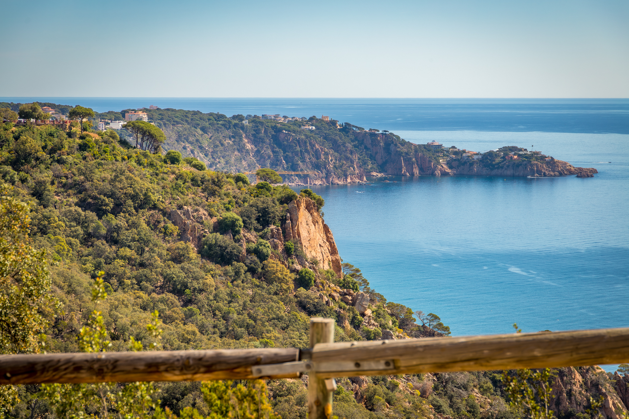 Paisaje de la costa de Lloret de Mar y el mar Mediterráneo